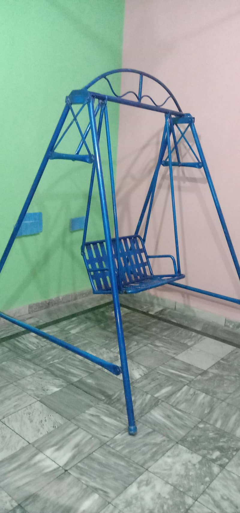 لوہے کا مضبوط آؤٹ ڈور سوئنگ بہت اچھی حالت میں 2