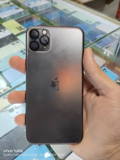 I phone 11 pro max 64 GB JV health 87