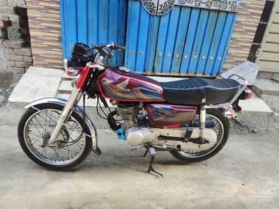 Honda 125 model 2022 dacuments clear first owner biomatric available