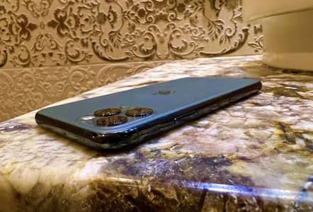 Apple iPhone 11 Pro Max 256Gb Green Colour (Pta Approved)