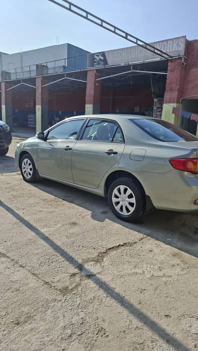 Toyota Corolla Gli Bumper to Bumper genuine Antique Car