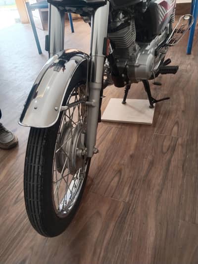 125 24 model new  ha 1 hand drive