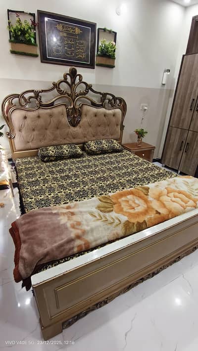 king size bed with Mattres & side table