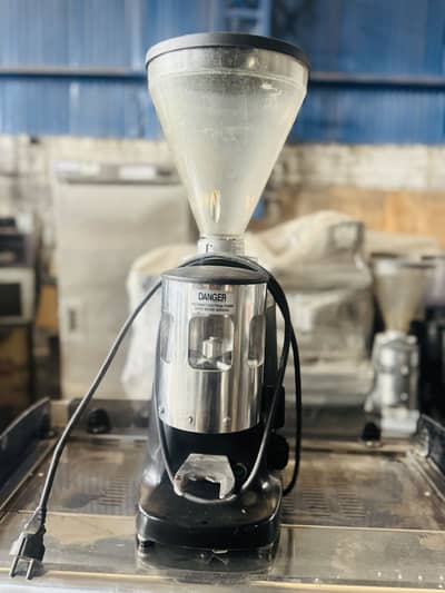 Coffee beans grinder