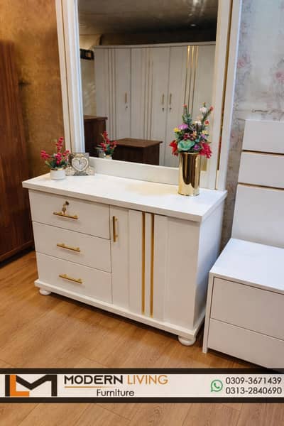 Dressing Tables Round Mirror Beautiful Look Best Quality