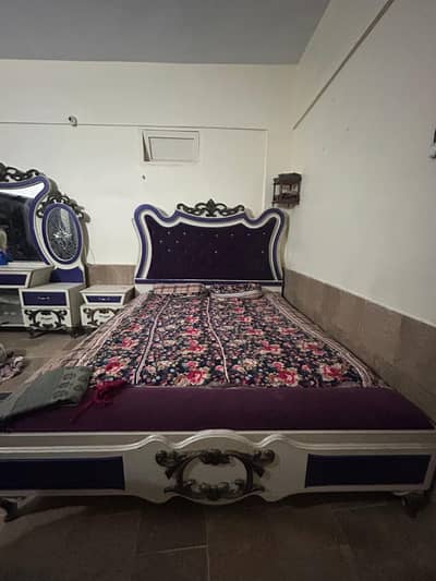 urgent bed and dressing table and sides tables sale