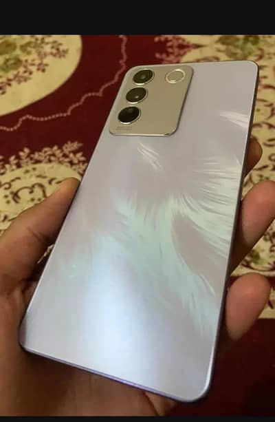 vivo v27e. . . . . 8+8 / . . 256gb