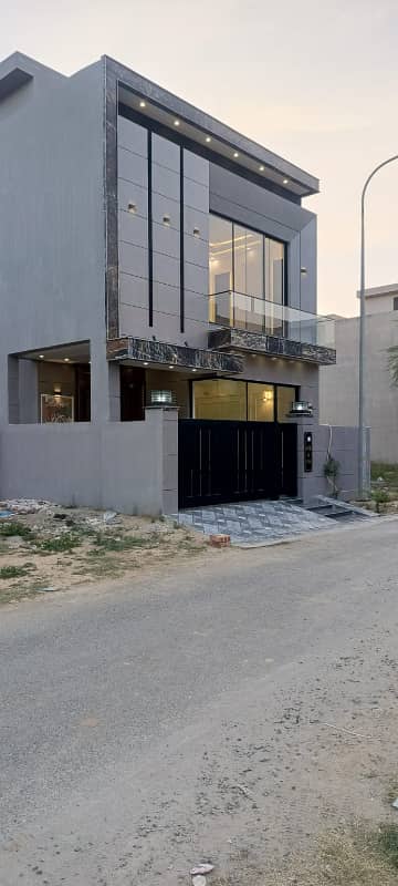 5 MARLA HOUSE FOR RENT IN DHA 9 TOWN