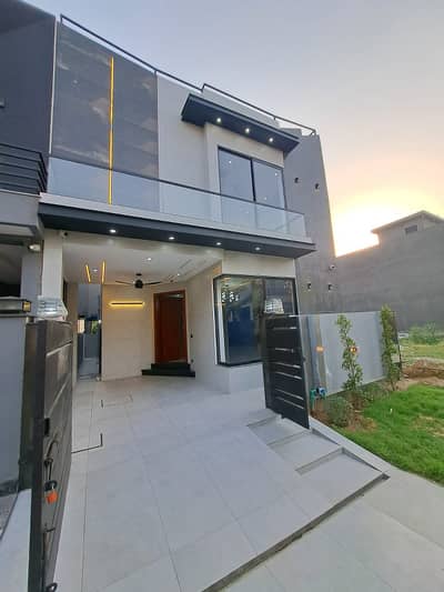 6 MARLA HOUSE FOR RENT IN DHA 9 TOWN