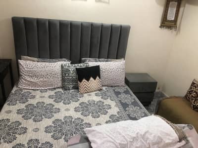 CUSHION QUEEN SIZE BED