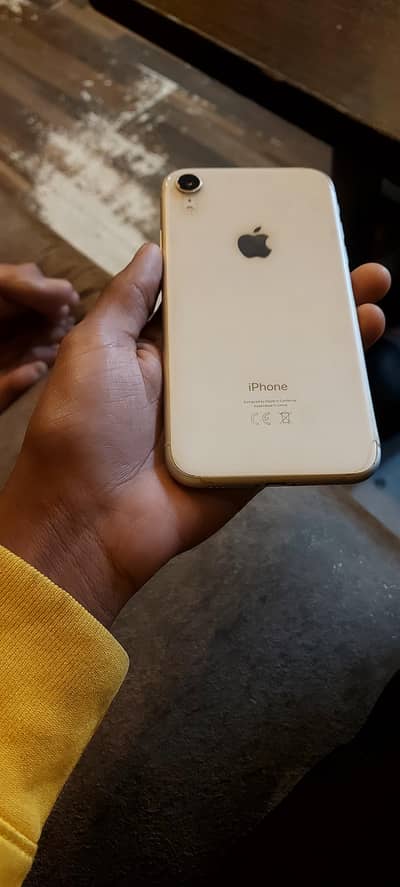 iphone xr pta approved 128 gb battery change ha but original ha 92 %