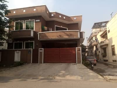 I-8 Upper Portion With Separate Gate For Rent