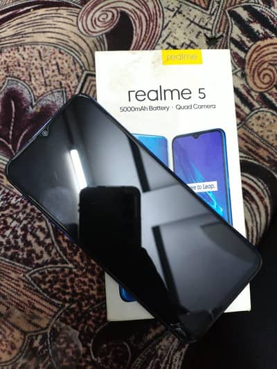 realme 5 4/64 mobile and box available
