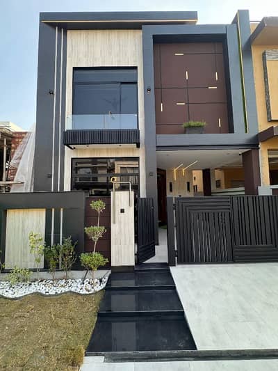 5 MARLA BRAND NEW STUNNING MODERN DESIGN HOUSE FOR SALE IN THE HEART OF DHA PHASE 6