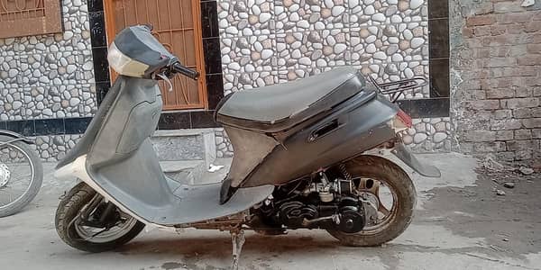 ٹائر نیو ہیں سلف والی ہے انجن نیو کروایا ہے