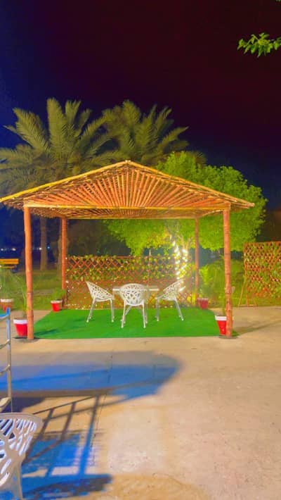 Female GRO FOR RESTAURANT