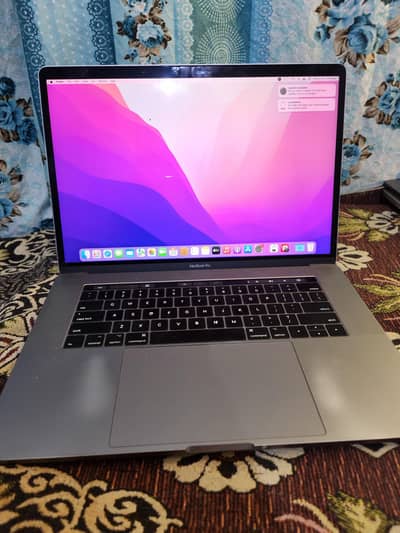 Apple macbook pro LATE 2017 model 15inch 16GB/2TB CTO MODEL