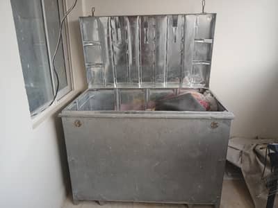 Container/Trunk for urgent sale