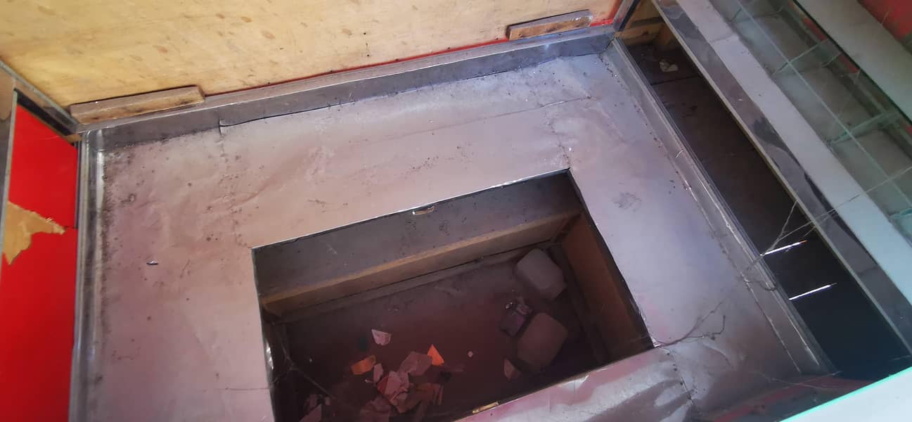 CABIN 10 BY 9 CONDITION 8