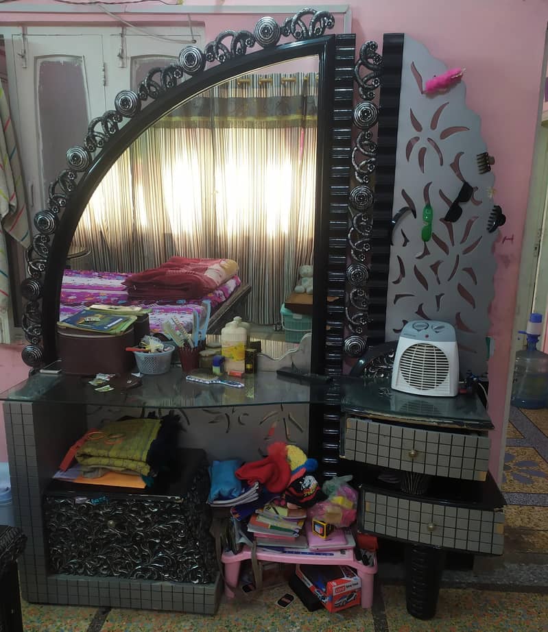 Bed and dressing table 1