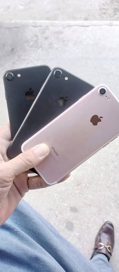 i phone 7 non PTA 32gb Stock Available watar Pack All Or god New Year