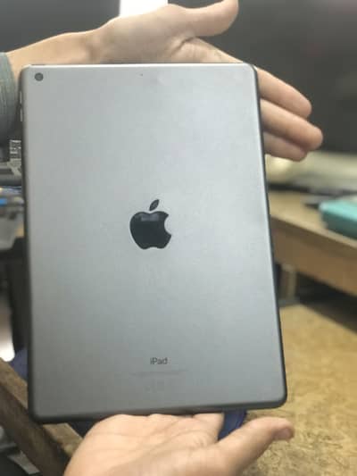 iPad 7 generation 32 gb 10/10 condition
