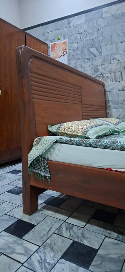 fully new king size dubble bed with out matress