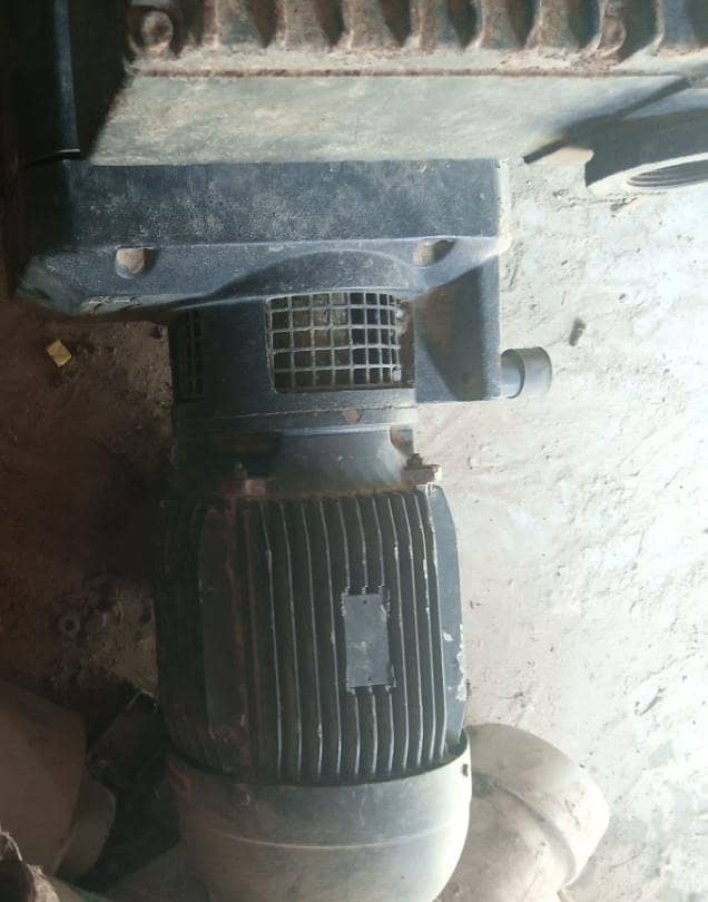 vacuum pump 9