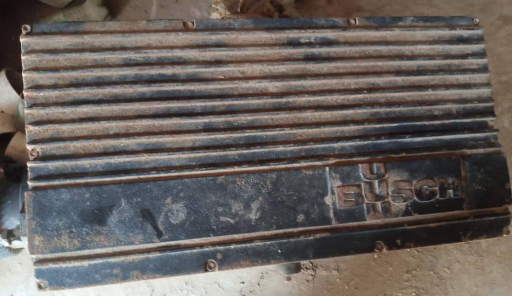 vacuum pump 10