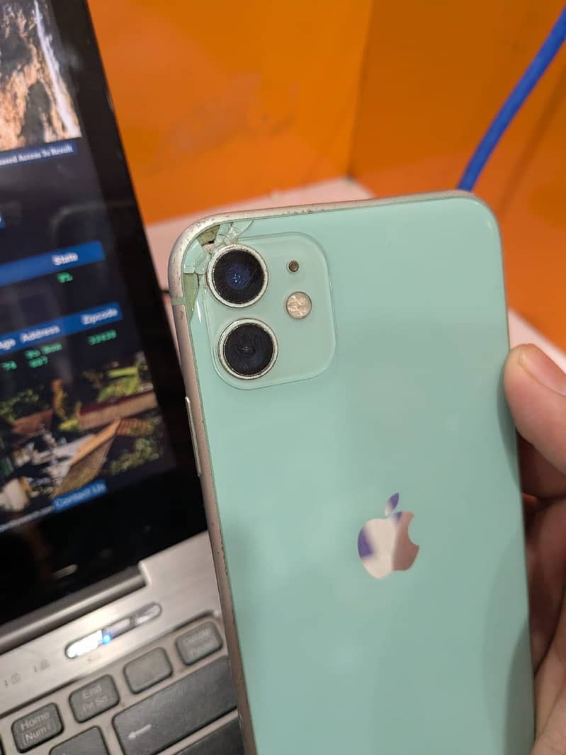Apple iPhone 11 0