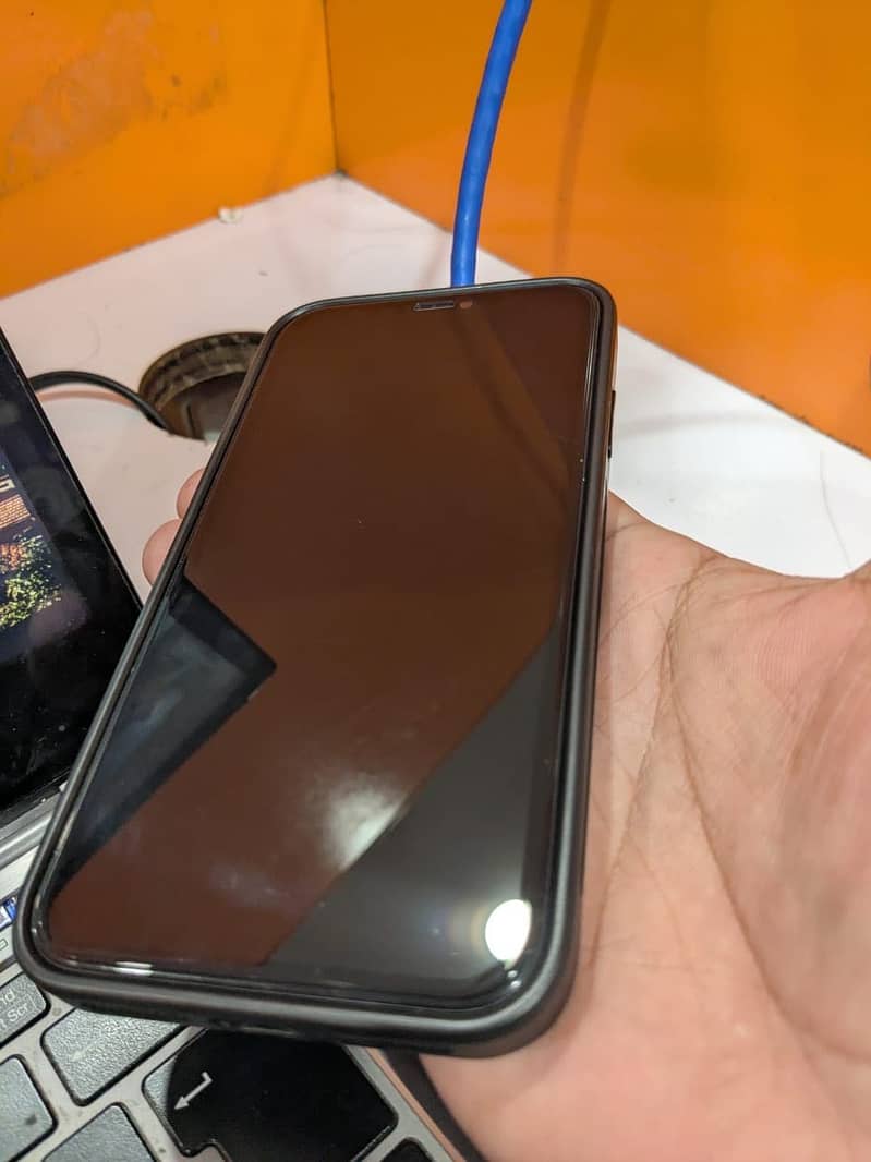 Apple iPhone 11 3