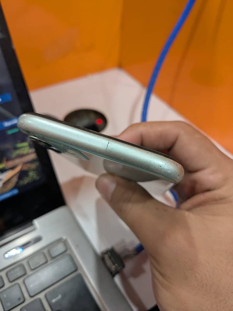 Apple iPhone 11 7