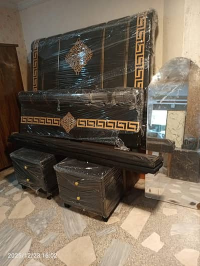 bed set with side table dressing