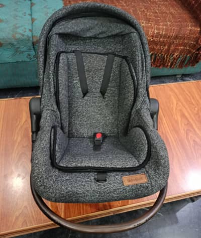 Baby Cot / carry cot in good condition 100%