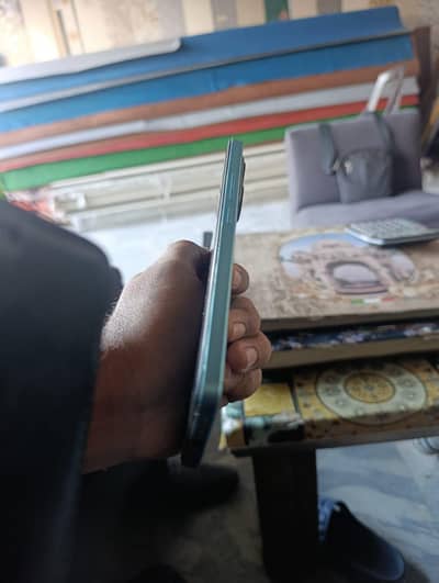 mobile change kerna hy es liy sale kerna hy koi issue ni hy