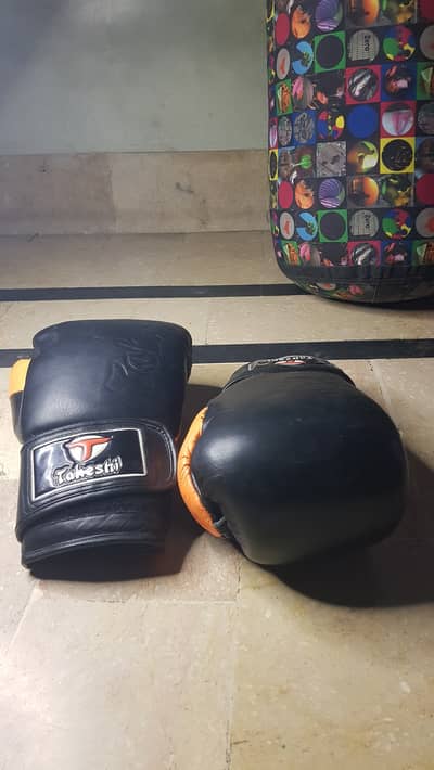 Boxing Gloves and punch as a fixed rate