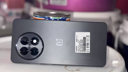 NO DISCOUNTS  ONEPLUS ACE5 16 /256  BRAND NEW Box charger