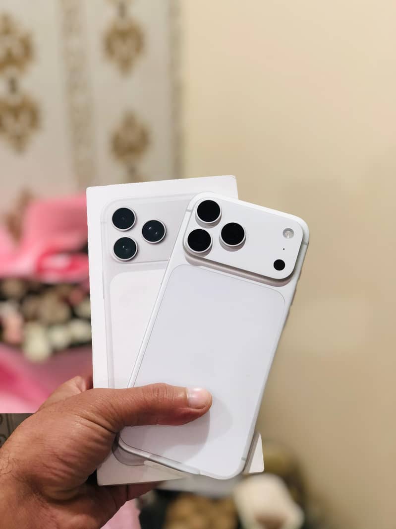 IPHONE 17 PROMAX SILVER X/A MODEL (512) GB 1