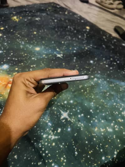 Vivo y21 4/64 khali phone ha sath koi chiz nahi ha open repair nahi ha