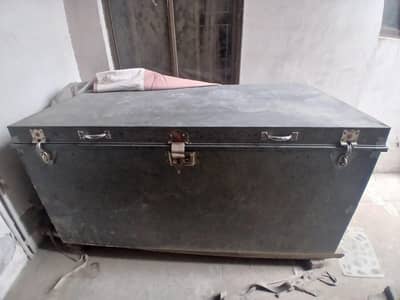 TRUNK (PETI) for sale