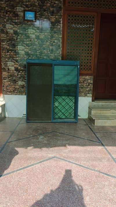 steel ki 2 windows hay 4x5 ki hay