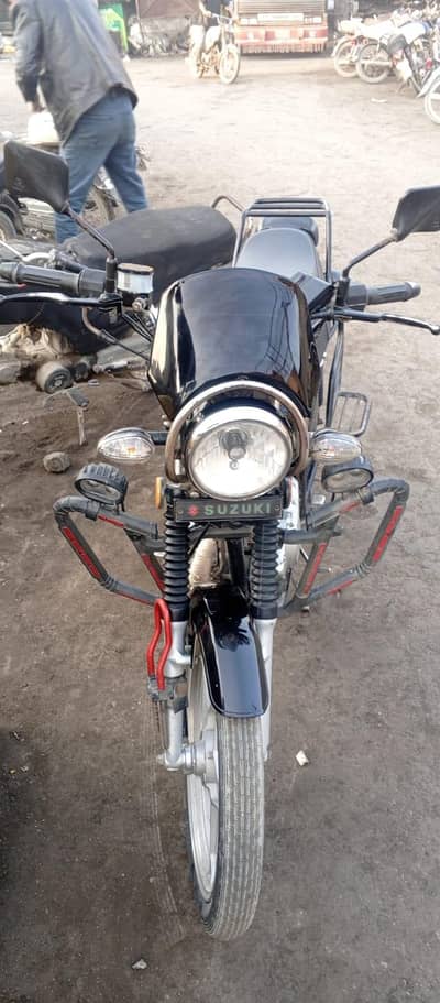 urgent sale Suzuki gs 150 nut 2 nut original bike