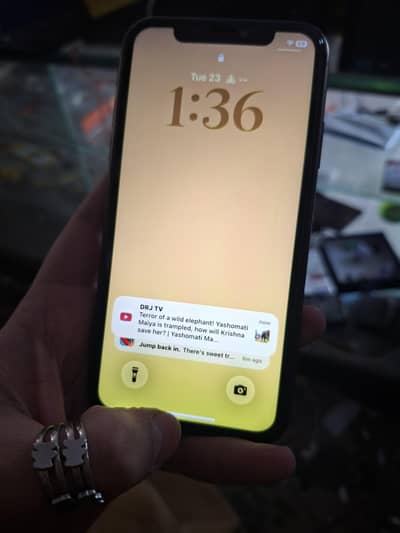 Iphone 11 screen chang 81 battry halt our orgnal halat me hai