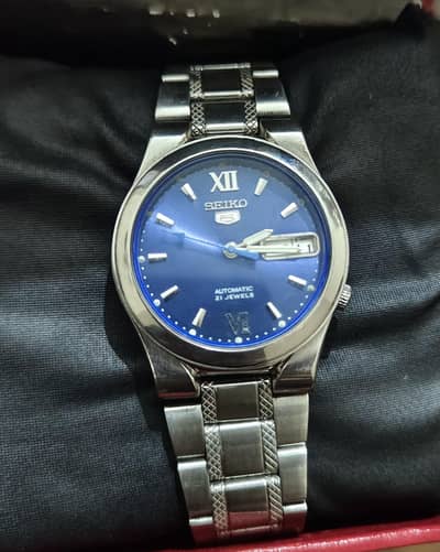 seiko 5 automatic watch for sale, glass back and 7s26 movement.