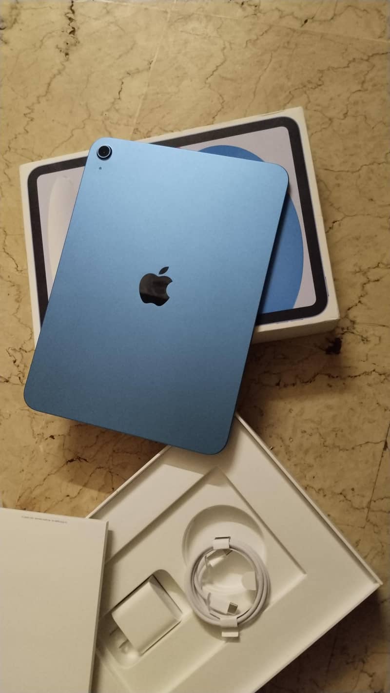 ipad 11 new only box  open packedd accessories 0