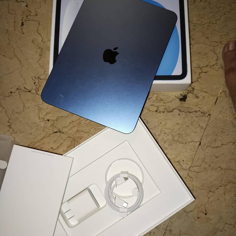 ipad 11 new only box  open packedd accessories 1