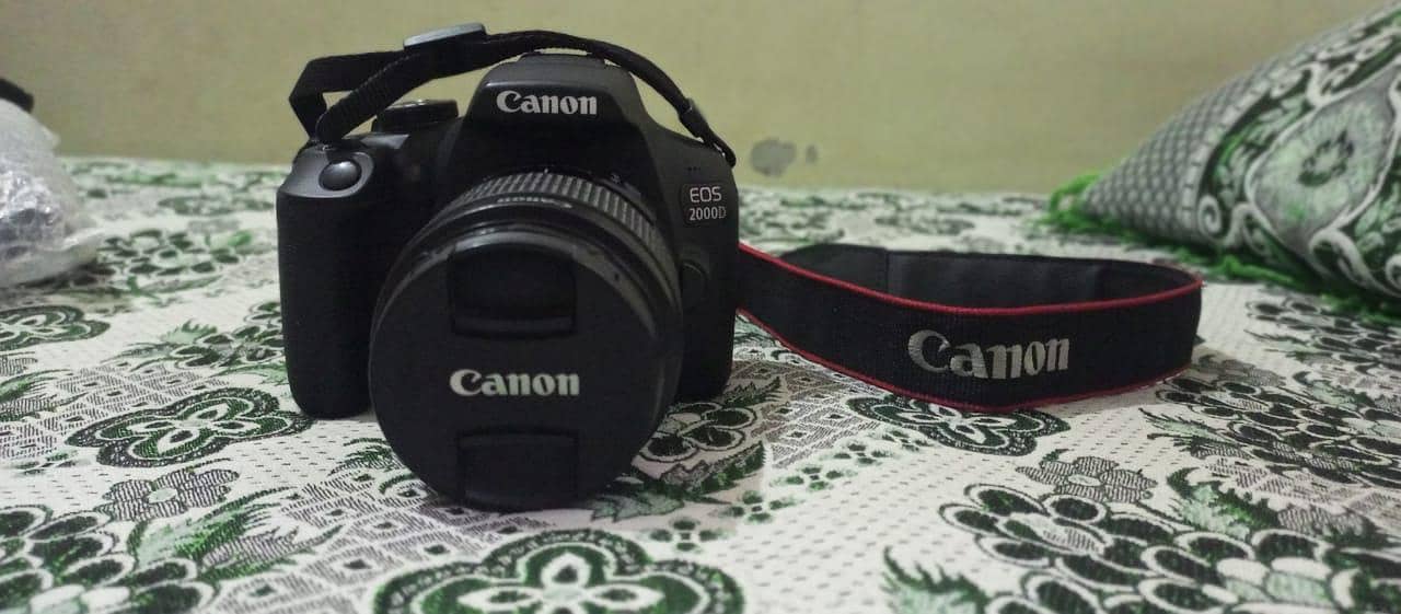 canon EOS 2000d 0