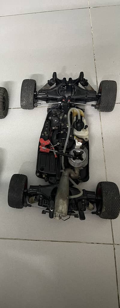 Tamiya nitro thunder 1/10 100 engine working and servos