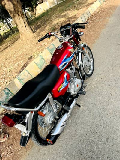 One hand used Honda 24 model condition 10/10