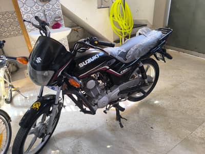 Suzuki GD110s one hand use